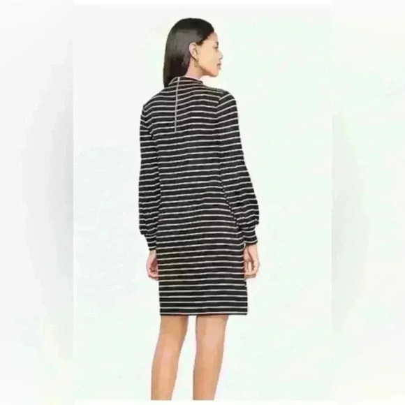 Ann Taylor Dresses & Skirts - Ann Taylor Dress Womens Size Medium Black & White Stripe Long Balloon Sleeves